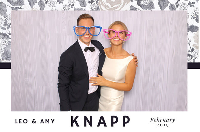 photos d'une femme et d'un homme avec des grosse lunettes